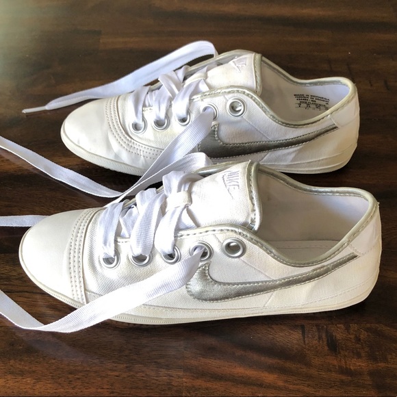 Nike Sneakers - Picture 3 of 8